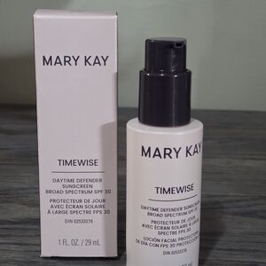 Mary Kay TimeWise Daytime Defender Sunscreen Broad Spectrum SPF 30 EXP 03/2027